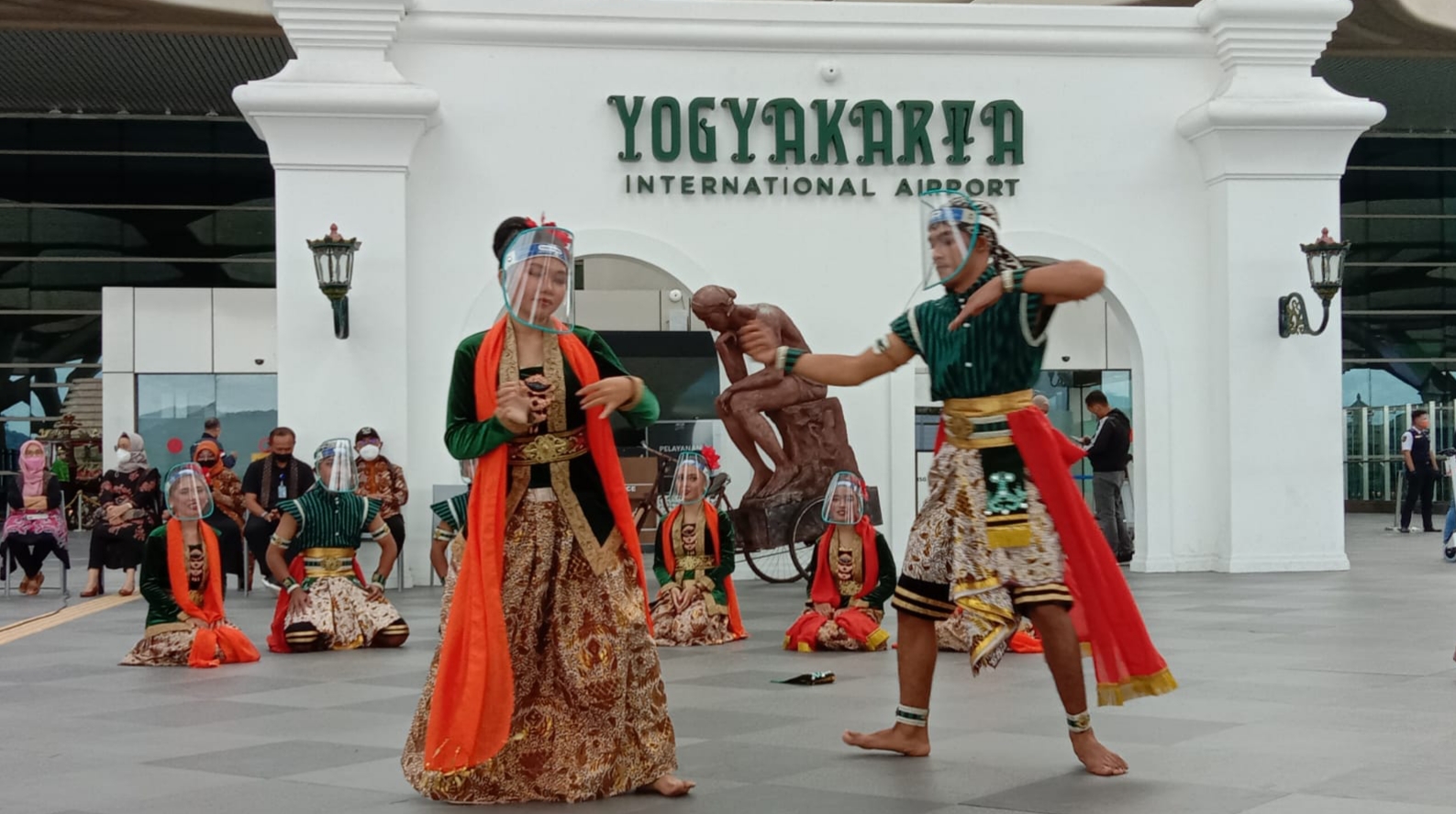 Desa Budaya Kalirejo Pentas Seni Tari di Bandara YIA